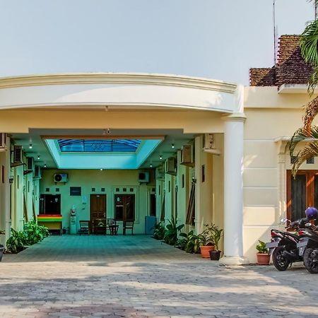 Oyo 3831 Pelangi Residence Syariah Solo Exterior foto