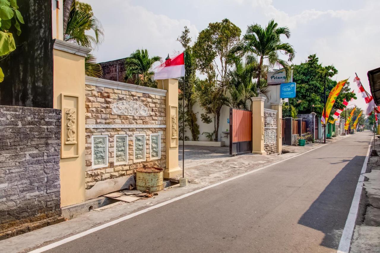 Oyo 3831 Pelangi Residence Syariah Solo Exterior foto