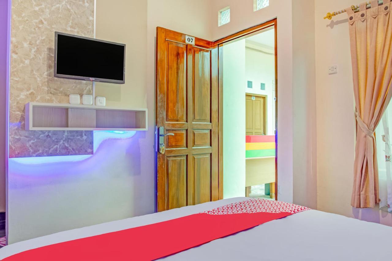 Oyo 3831 Pelangi Residence Syariah Solo Exterior foto