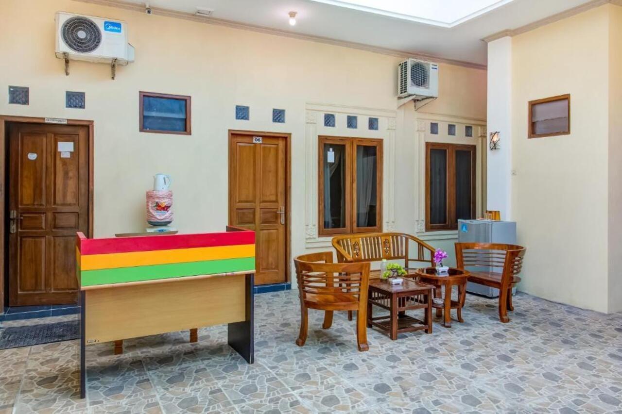 Oyo 3831 Pelangi Residence Syariah Solo Exterior foto