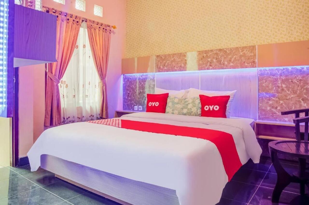 Oyo 3831 Pelangi Residence Syariah Solo Exterior foto